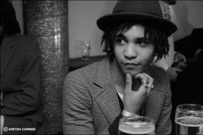 Comment s'appelle le batteur du groupe ?