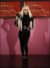 Combien a-t-elle de statues de cire au muse Tussaud ?