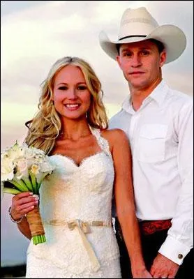 Avec son album 'Perfectly Clear', elle se tourne vers la country. Son mari, un champion de rodo, apparat dans un clip qui rappelle leur amour et qui porte un titre hautement symbolique ! Lequel ?