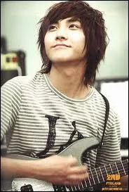 Qui est le second guitariste et second rappeur ?