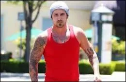 De quelle origine est la famille de son pre avec qui il a gard le contact ?