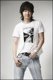 Qui a comme surnom 'Sonic' ?