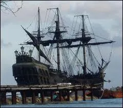 Quel est le nom du bateau du capitaine Jack Sparrow dans ' Pirates des Carabes ' ?