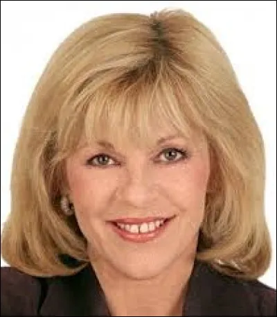 Nicoletta chantait en 1971 une très jolie chanson qui avait pour titre : ''Mamy Blue'' . En l'honneur de qui le faisait-elle ?