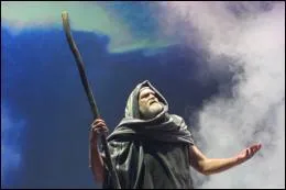 Comment s'appelle le  Grand-Prtre , frre de Mose, qui a laiss faire ce Blasphme ?