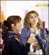 Comment s'appelle la mre de l'adolescent ? Elle vit en couple avec une lesbienne.