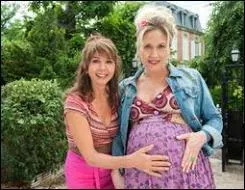 Comment s'appelle la soeur casse-pieds qui se pointe chez elle enceinte de plusieurs mois (saison 4) ?