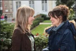 Quel est le nom de cette jolie blonde ? Elle est la meilleure amie de Clem et la marraine de son bb.