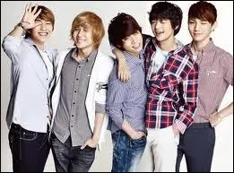 Quand a eu lieu le premier concert des SHINee ?