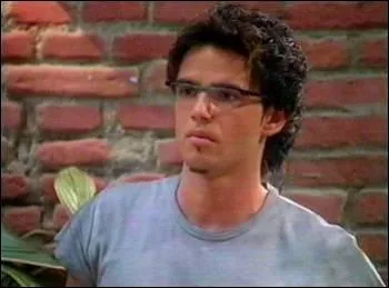 Qui est-ce ? Et qui incarne-t-il ?