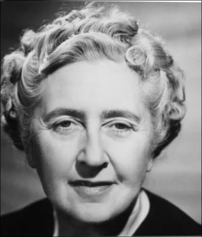 Romancire britannique (1890 - 1976), c'est :