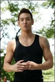 Dans quel groupe tait il avant ?