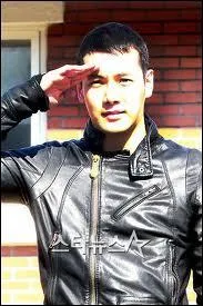 Quand Hwanhee est -il parti faire son service militaire obligatoire ?