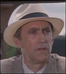 Comment s'appelle l'avocat dvor par le T-Rex ?