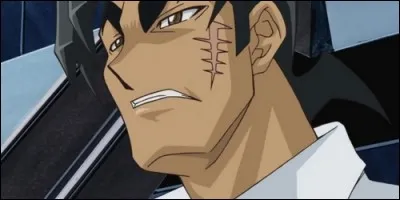 Quel membre de la sécurité posté à Satellite prend en chasse Yusei dans "Yu-Gi Oh ! 5 D's !" ?