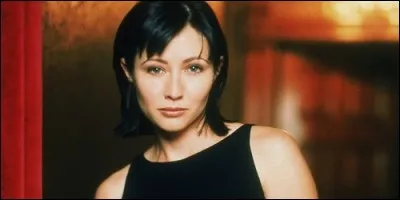 Dans "Charmed", celle qui se fait tué par le démon Shax se prénomme :
