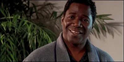 Dans "Sliders", il est accidentellement aspiré lui aussi par le vortex. De qui s'agit-il ?