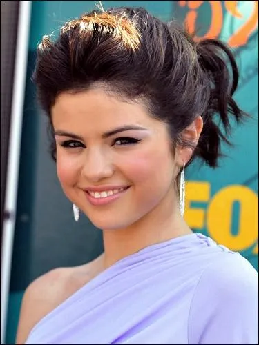Selena Gomez a-t-elle jou dans 'Les Sorciers de Waverly Place' ( le film) ?