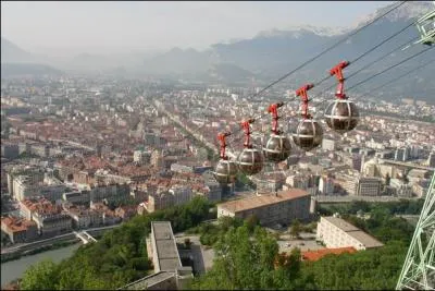 A ce verbe qui, dans la marine, veut dire 'tirer un cble dans le sens de la longueur', vous ajoutez un 'B'. Vous secouez bien et vous obtenez :