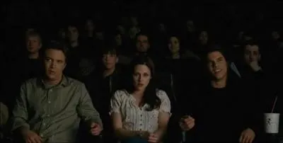 Quel film Mike, Bella et Jacob vont-ils voir au cinma ? (Tentation) DANS LE FILM