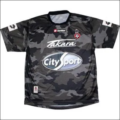 A quelle quipe appartient ce maillot ? (pour la laideur du maillot)