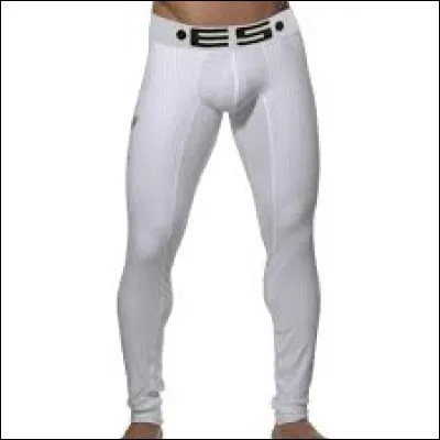 ''Le fond de l'air est frais Laïho Laïho ! 
Il n'y a plus d'saison Laïho Laïho ! 
Moi sous mes pantalons, je porte des caleçons longs 
C'est ceux de mon tonton qu'a du poil au menton''