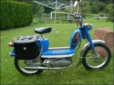 Quel groupe chantait : 
''Je t'assure que je n'ai pas peur 
Je n'ai pas non plus mal au coeur 
Je n'suis même pas de méchante humeur 
Mais j'préfère les vélomoteurs''