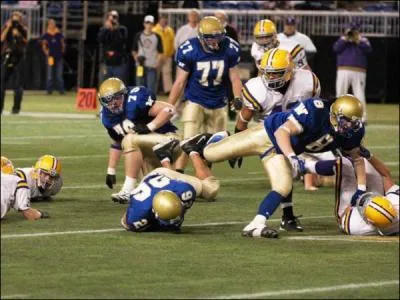 Voici le Football de ce pays. Comment se nomme la finale de ce sport ?