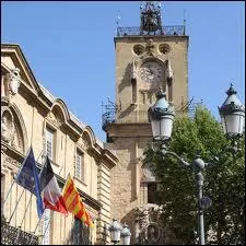 Dans quelle cit peut-on visiter cet Hotel de Ville et sa Tour de l'horloge ?