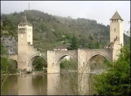 Le pont de Valentr , pont fortifi du XIV sicle servant a franchir le lot est situ dans quelle ville ?