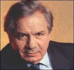 Compltez cette citation de Galabru : 'Une nymphomane, c'est une femme qui est  peu prs aussi obsde par le sexe que l'est l'homme... . '