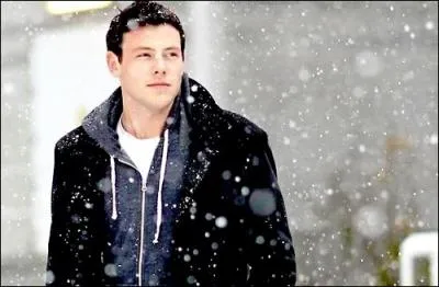 Avec qui sort Finn dans la saison 3 ?