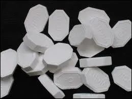 Ce grand-pre qui vit seul n'a pas prvu de bonbons, il a juste ses pastilles pectorales, ce sont des :