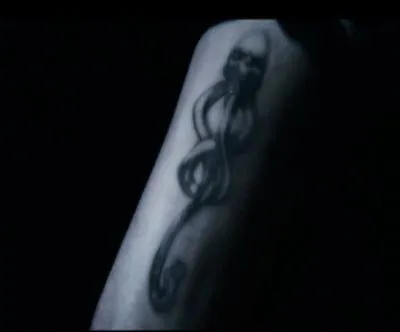 Quel est le moyen de communication entre les Mangemorts et leur Matre ?