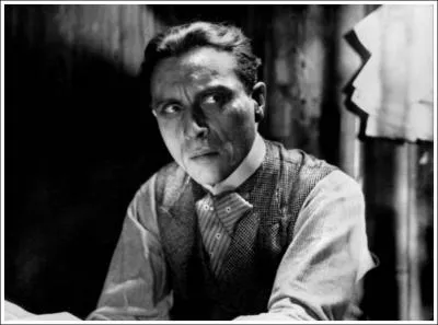 Mademoiselle docteur avec...