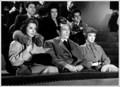 Les amoureux sont seuls au monde avec...