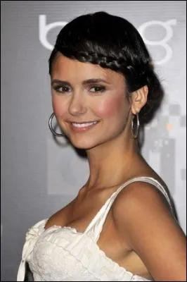 Quel ge Elena a-t-elle ft lors du 1er pisode de cette saison ?