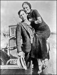 O se trouvait Bonnie Parker quand elle fut tue en compagnie de Clyde ?