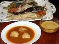 Voil la bouillabaisse accompagne de sa sauce :