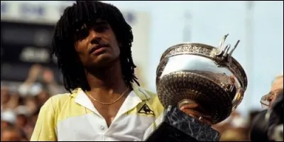 En quelle année Yannick Noah a-t-il gagné le tournoi de Roland-Garros ?