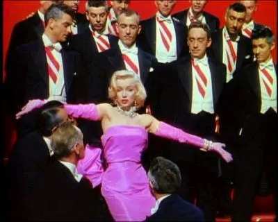 Dans ' Les hommes prfrent les blondes ' quel rle jouait-elle ?