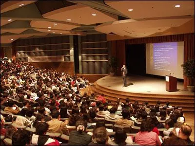 Grace,  cette image, vous trouverez le titre d'une comdie avec Bruno Solo et Yvan Le Bolloc'h.