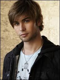 Dans Gossip Girl, il joue le rle de Nate :