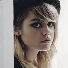 Cette chanteuse est Adle :