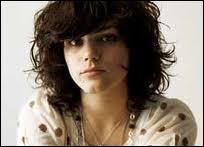 Elle a jou dans 'Mes copines' et elle est aussi chanteuse :