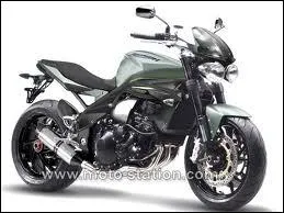 Quelle est cette marque de moto ?