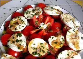 Nous commencerons par des tomates Mozzarella. Cette mozzarella traditionnelle vient d'Italie et est faite avec du lait de :