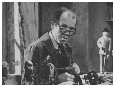 De quelle arme se sert Collin ?