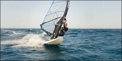 Qu'est-ce que le wishbone d'une planche à voile ?