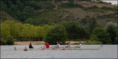 En navigation, quel est terme que l'on utilise pour ramer à l'envers ?